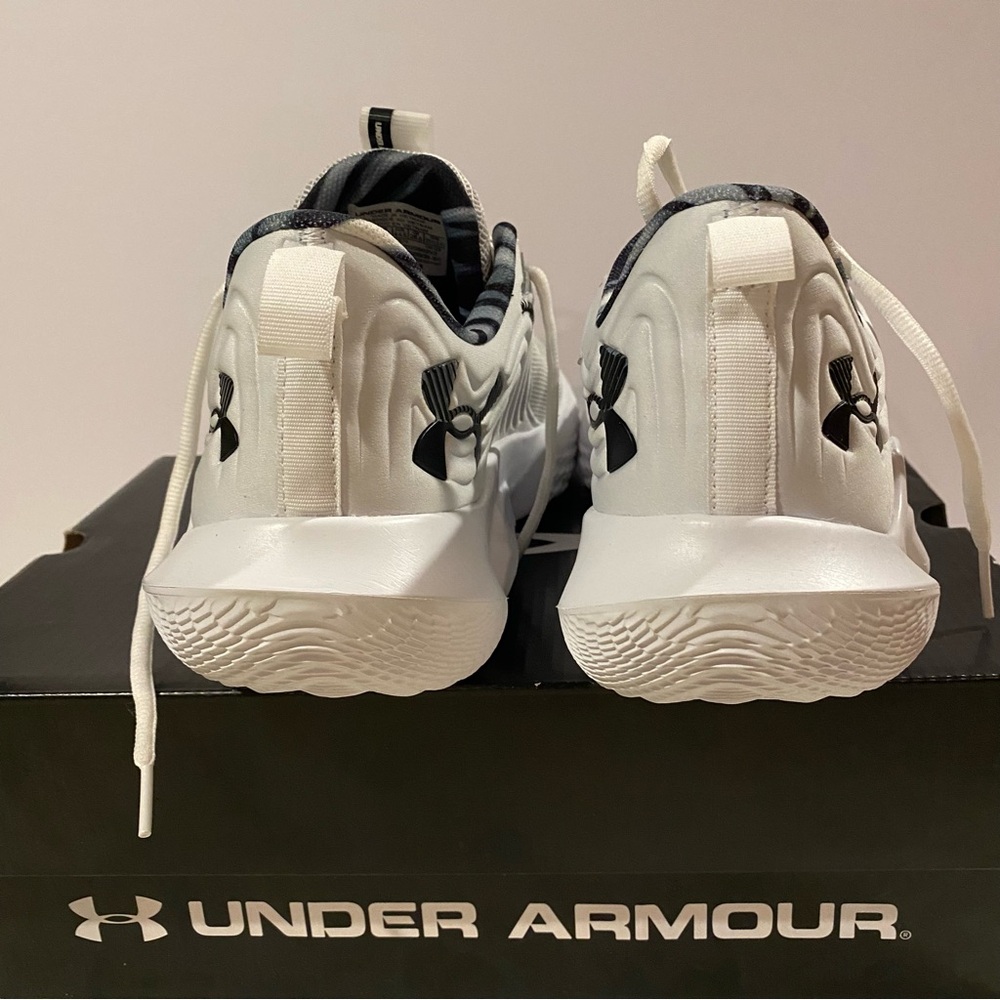 Under Armour Shoes M10.5 W12 Gray Sneaker Running Walking FLOW New - Picture 4 of 6